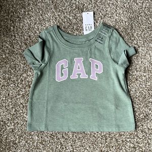 baby GAP 0-3 months short sleeve shirt